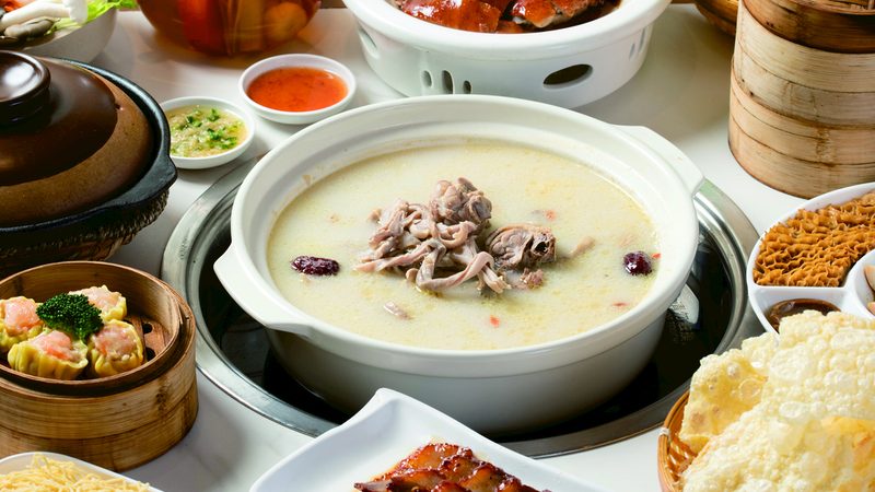 为了更直观地了解速冻食品的营养成分，以下列举了几种常见速冻食品的营养成分对比：